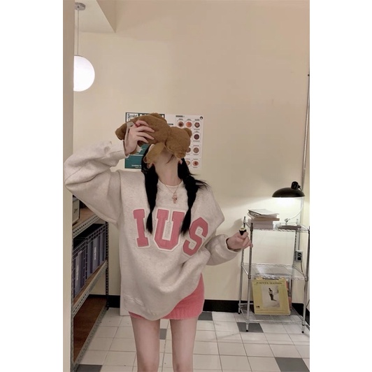 Áo sweater xám thêu chữ hồng siêu xinh