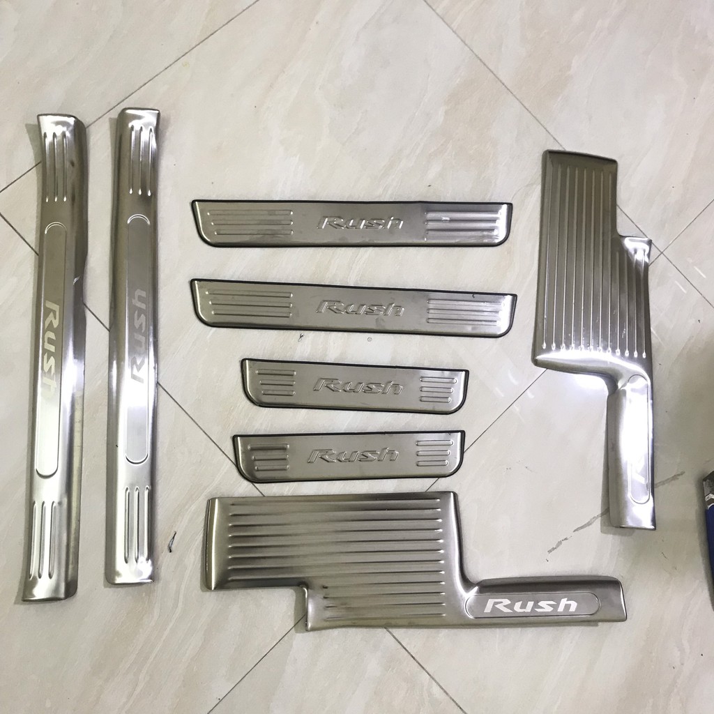 Bộ 8 nẹp bước chân trong và ngoài inox xe Toyota Rush các đời từ 2018 đến 2021