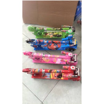 Xe trược Scooter 3 bánh phát sáng. Xe Trượt Scooter giá rẻ, tải trọng 80kg. Xe Dành Cho Bé Yêu