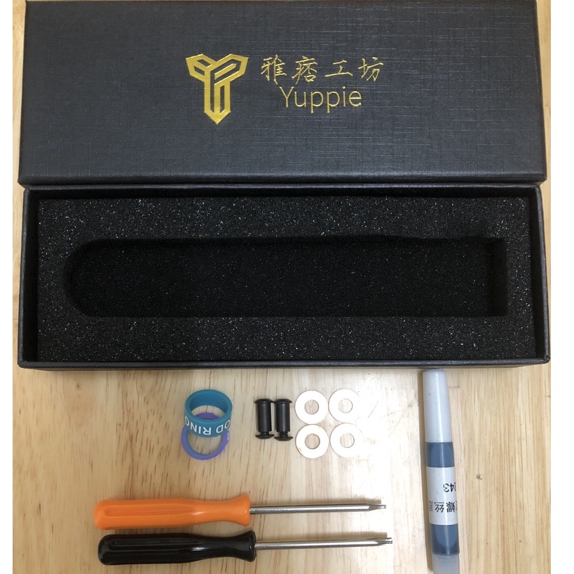 Squiddy nhựa cứng dẻo tập balisong