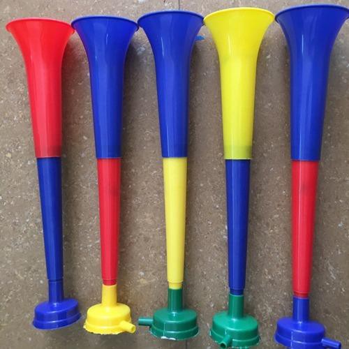 Kèn cổ vũ Vuvuzela....................