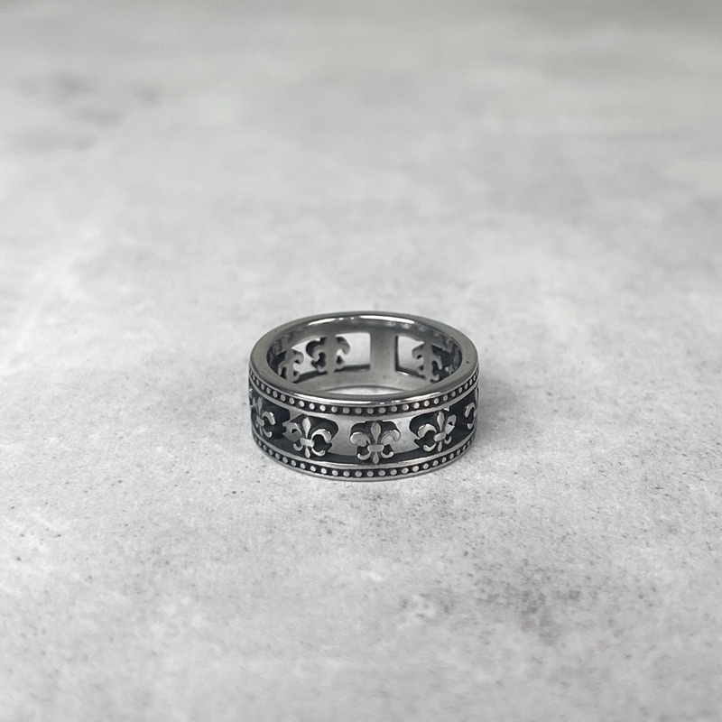 Nhẫn chrome hearts thép titan không gỉ 32
