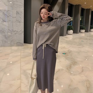 Trang phục thu đông - Set áo len kẻ sọc tay dài và chân váy len midi bút chì ôm trơn