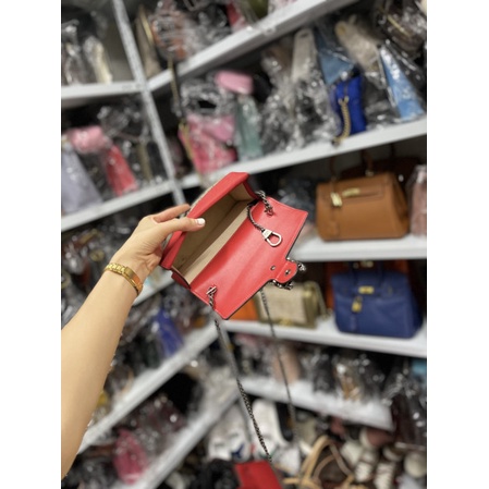 1 em túi xách đa năng mini size 18, lại có thể đeo bao tử được luôn các bác ạ! mà lại là da thật, độ mới 98% luôn nhé ạ!