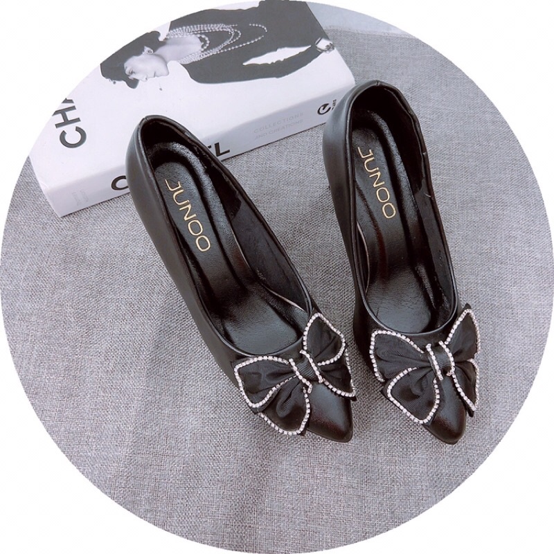 Giày Cao Gót Mũi Nhọn Da Lì Nơ Vải Viền Ngọc Gót Trụ 7Cm