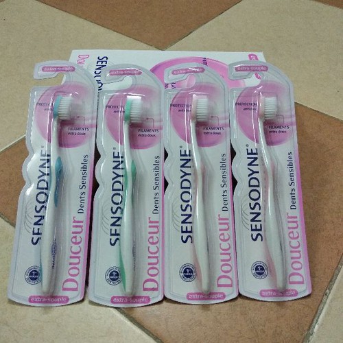 Bàn chải đánh răng Sensodyne