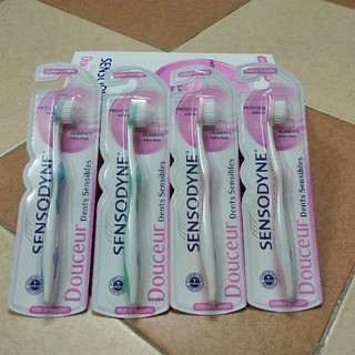 Bàn chải đánh răng Sensodyne