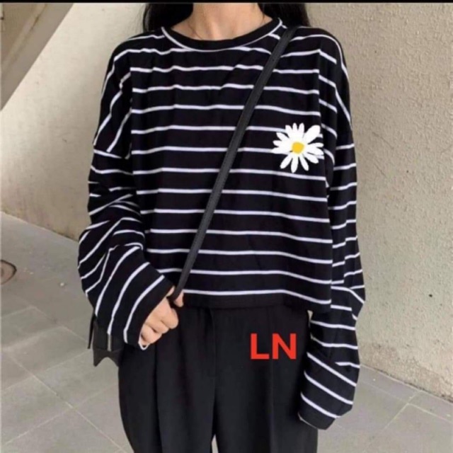 Áo thun croptop kẻ dài tay lô gô hoa cúc