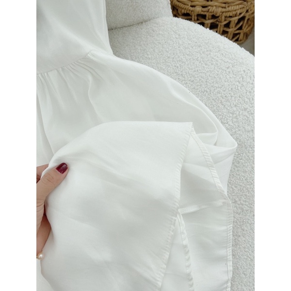 ĐẦM MIDI TRẮNG CỔ V NƠ ĐEN CHẠY HẠT ĐÁ