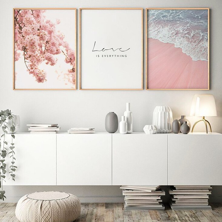 Tranh treo tường trang trí nội thất hình bãi biển màu hồng theo phong cách Scandinavian