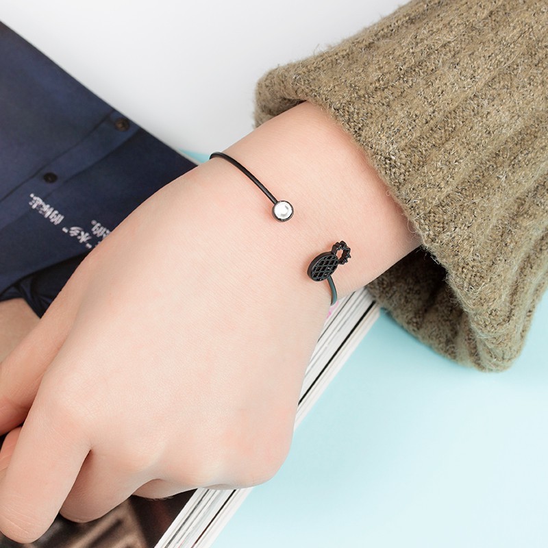 Vòng đeo tay kiểu mở phối hình quả dứa đơn giản cá tính cho nữ | BigBuy360 - bigbuy360.vn