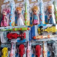 Bàn chải đánh răng tặng kèm đồ chơi cho bé trai, bé gái