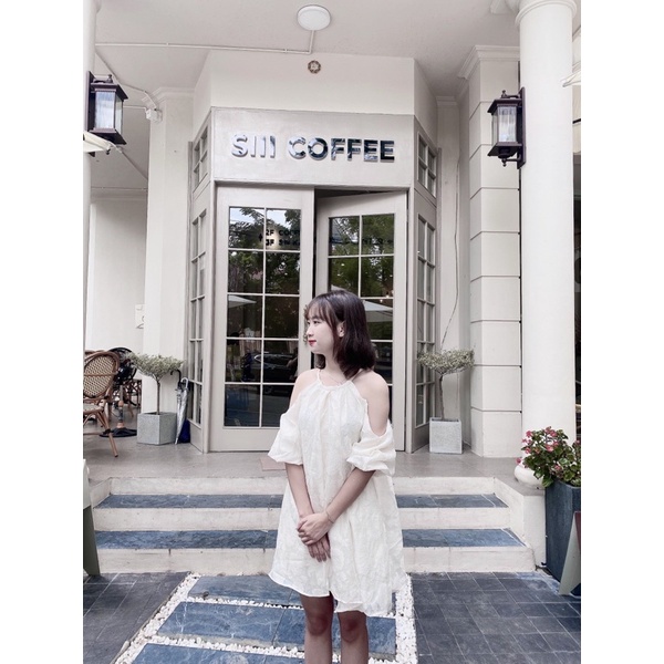 Váy hở vai bánh bèo