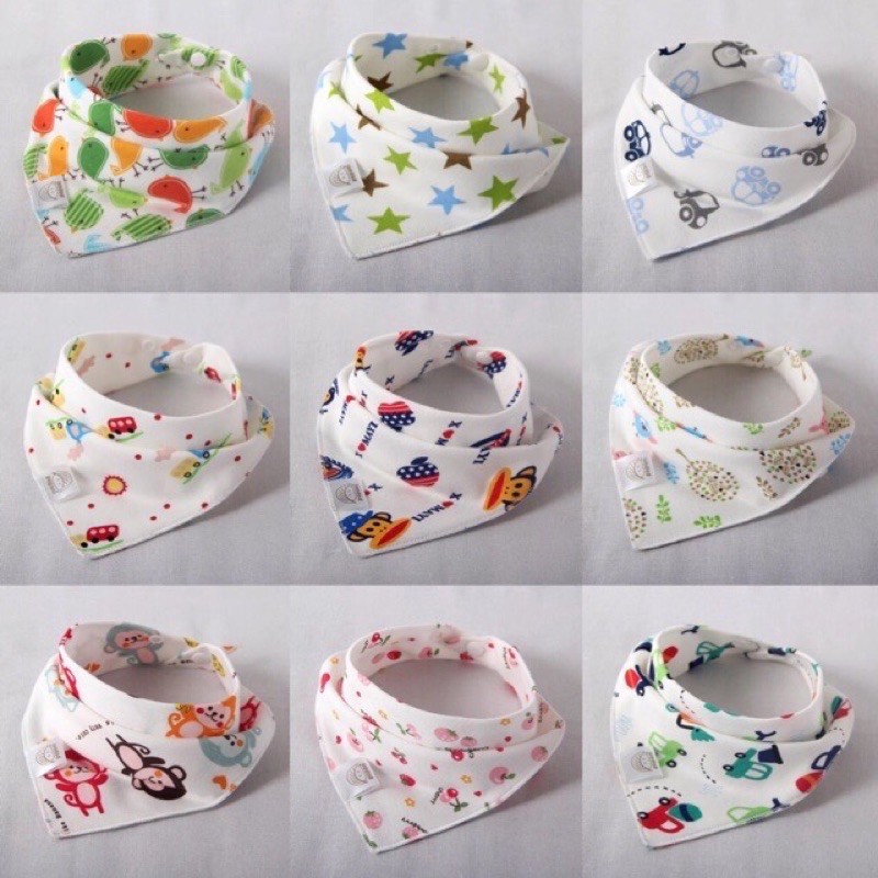 KHĂN YẾM TAM GIÁC COTTON CÓ CÚC BẤM