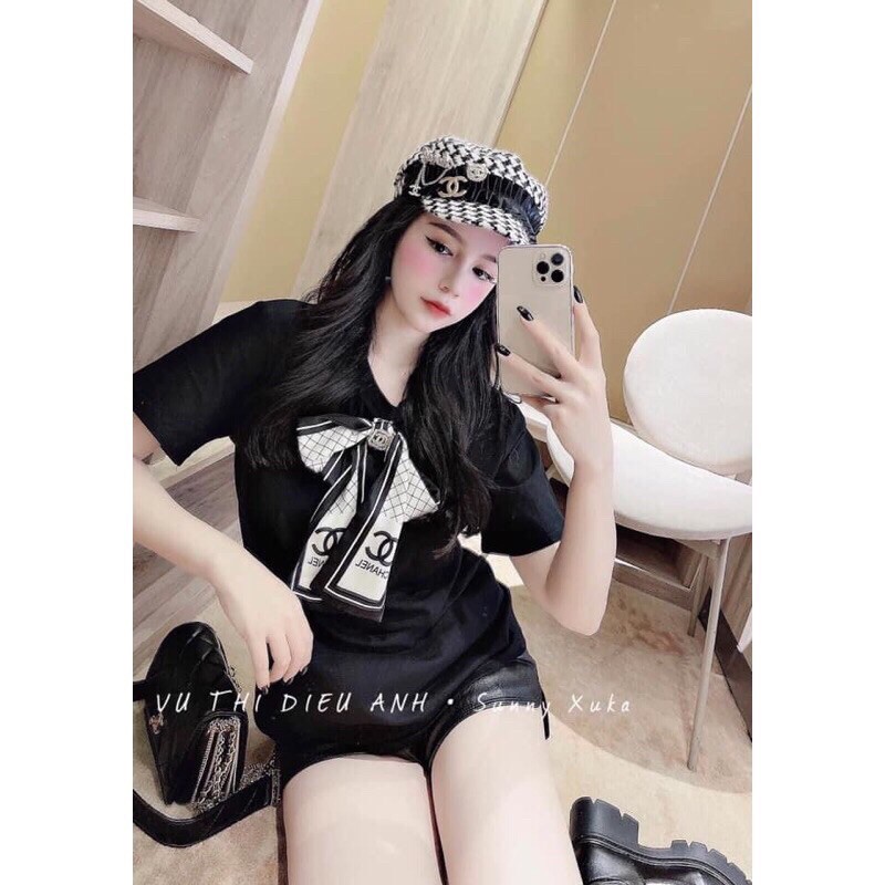 Áo phông trơn kèm nơ cài điệu đà