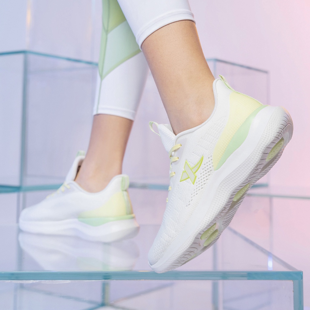 Giày Thể Thao Chạy Bộ Phối Lưới Thoáng Khí Gọn Nhẹ Chống Sốc Thời Trang 2022 Cho Nữ