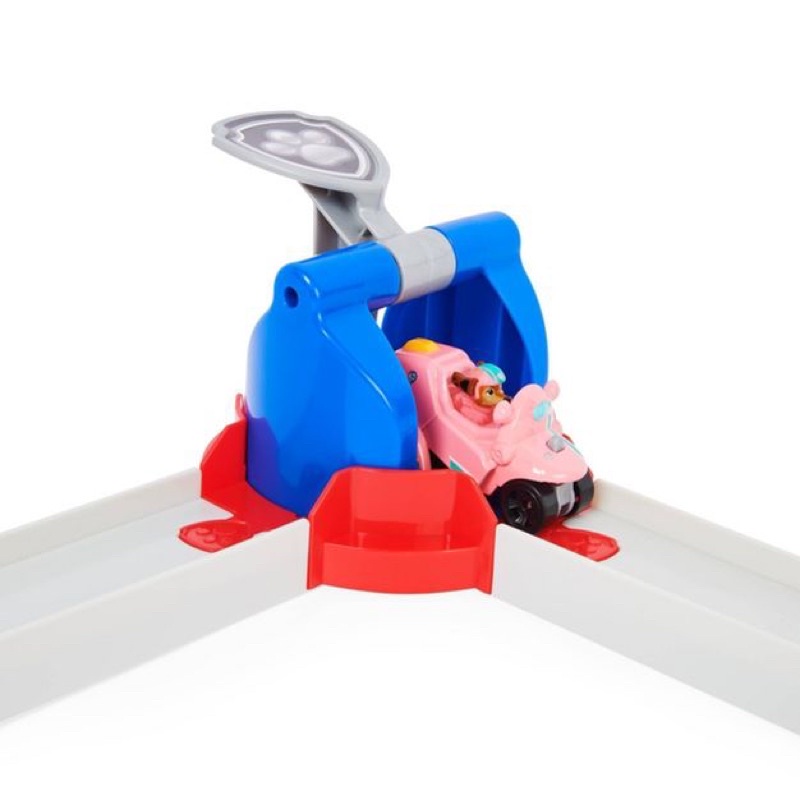 Bộ mô hình Paw Patrol cứu hộ trong the Movie Total City Rescue với tháp, toà thị chính và chó cưu hộ