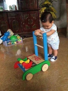Xe tập đi 3 con gà cho bé yêu