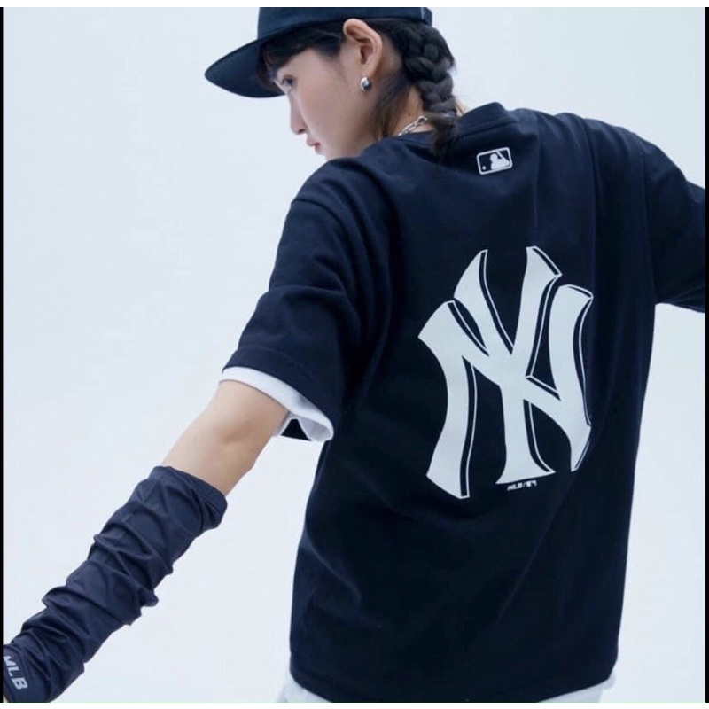 Áo thun cộc unisex MLB bản lưng chữ thẳng đậm, logo thêu ngực, full tag mác