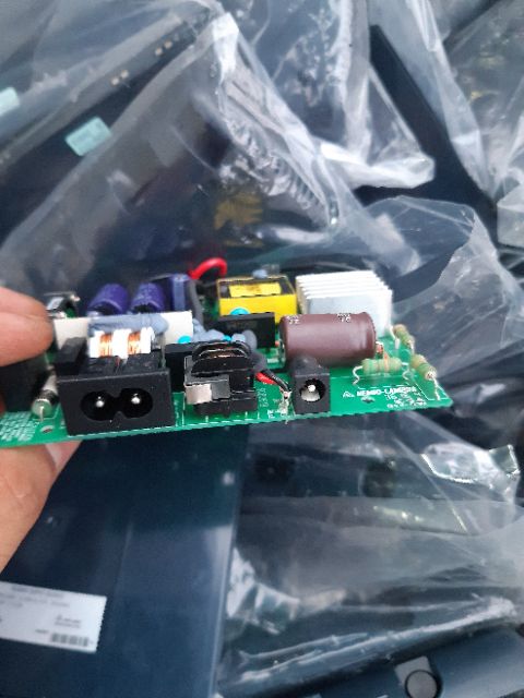 Nguồn 8.4v 3.2a