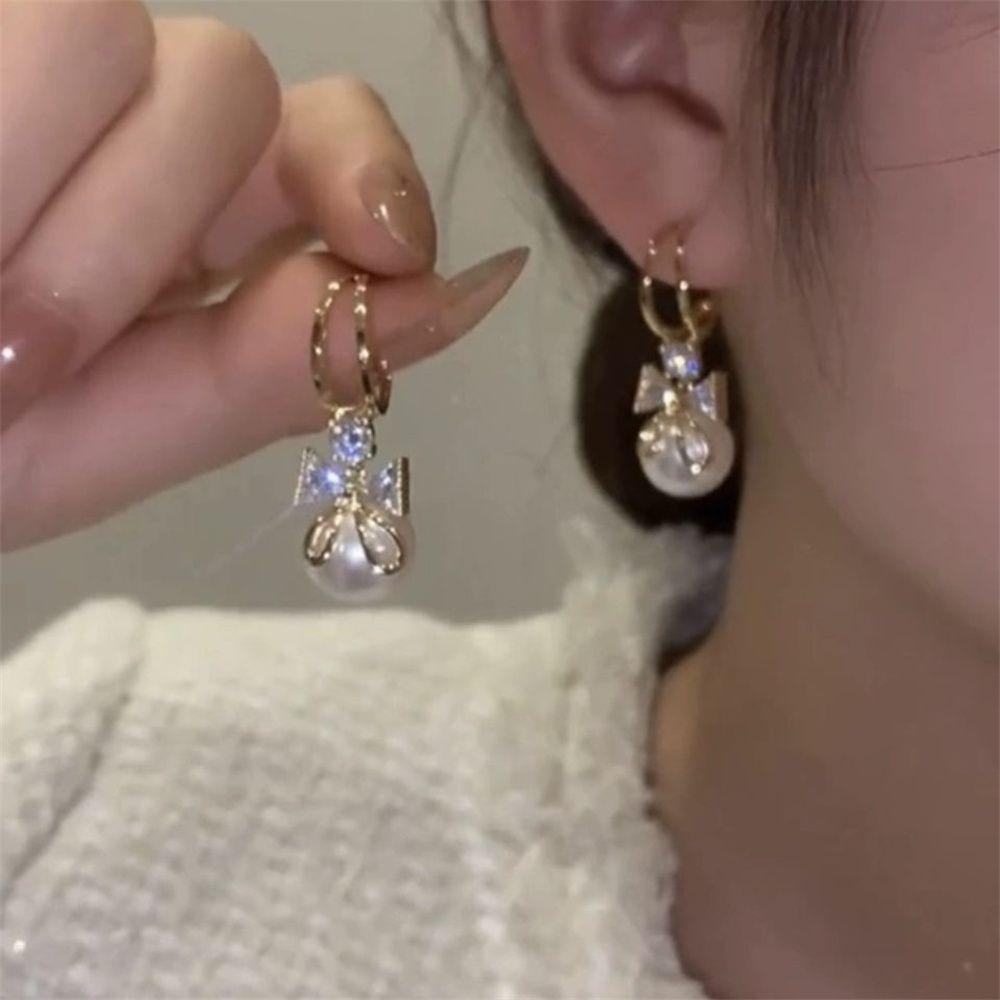 Bông Tai Hình Chữ C Đính Ngọc Trai Và Nơ Xinh Xắn