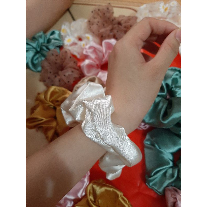 Scrunchies dây cột tóc vòng tay chất phi bóng