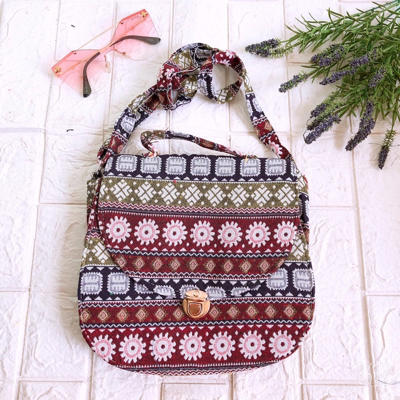 Túi đeo chéo thổ cẩm khoá bóp kim loại