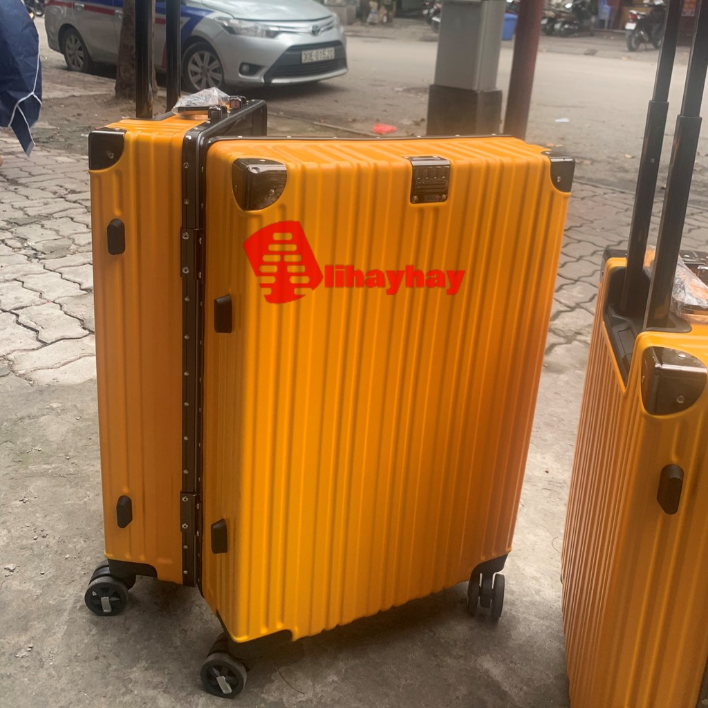 Vali size 20 khung nhôm MÀU VÀNG khóa sập góc vuông chống xước, chống va đậP