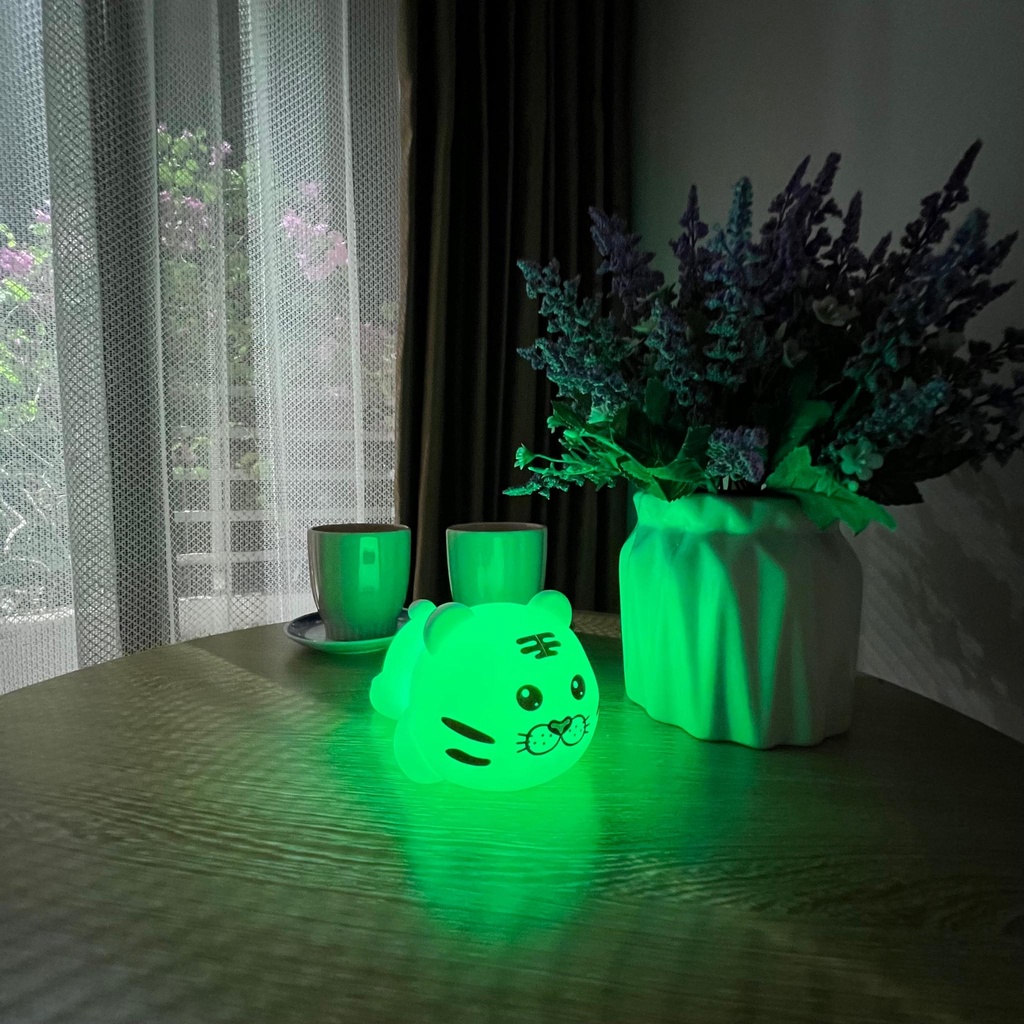 Đèn ngủ silicon, đèn trang trí phòng ngủ hình hổ con cute có điều khiển từ xa thay đổi nhiều màu sắc