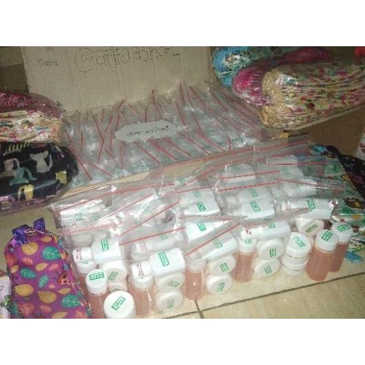 Kem dưỡng da mặt RC November chính hãng (quà tặng ngẫu nhiên)% | BigBuy360 - bigbuy360.vn