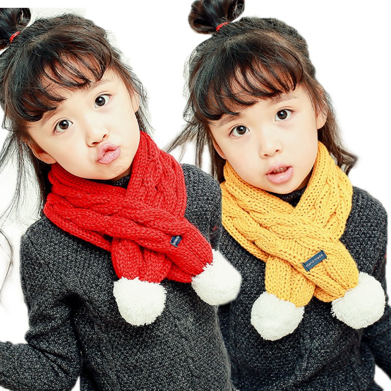 Khăn quàng cổ đan giữ ấm cho bé
