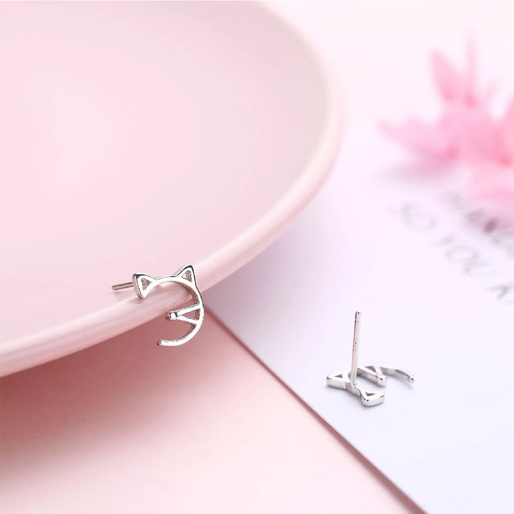 Khuyên tai nữ hình hoạt hình đáng yêu