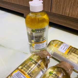 Tẩy trang Garnier Vàng