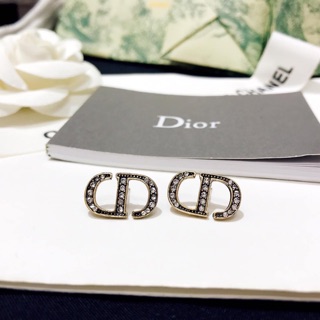 Bông tai chữ logo CD di.or