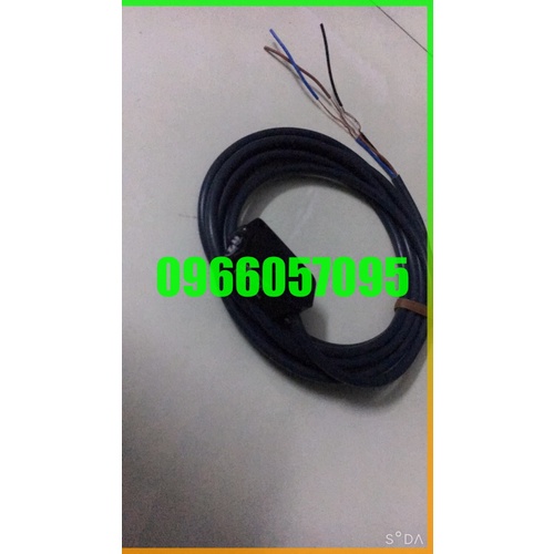 Cảm biến quang Omron E3Z-R81 2M
