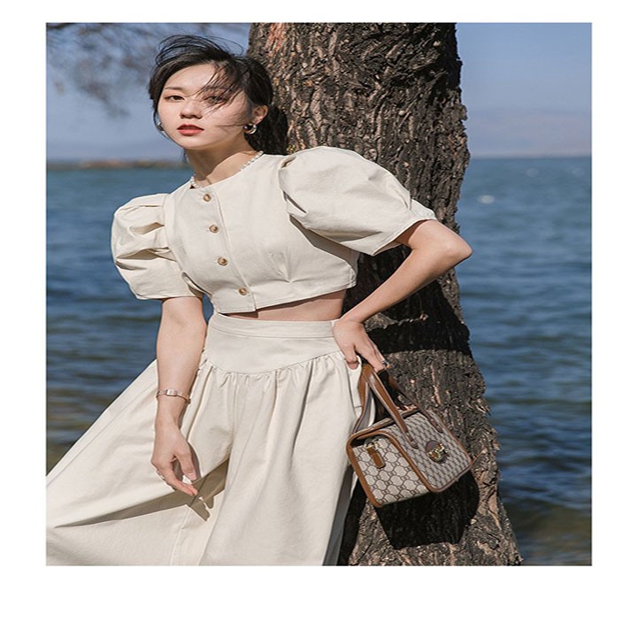 Set áo croptop cộc tay quần lửng sớ hai màu be và đen SET202102