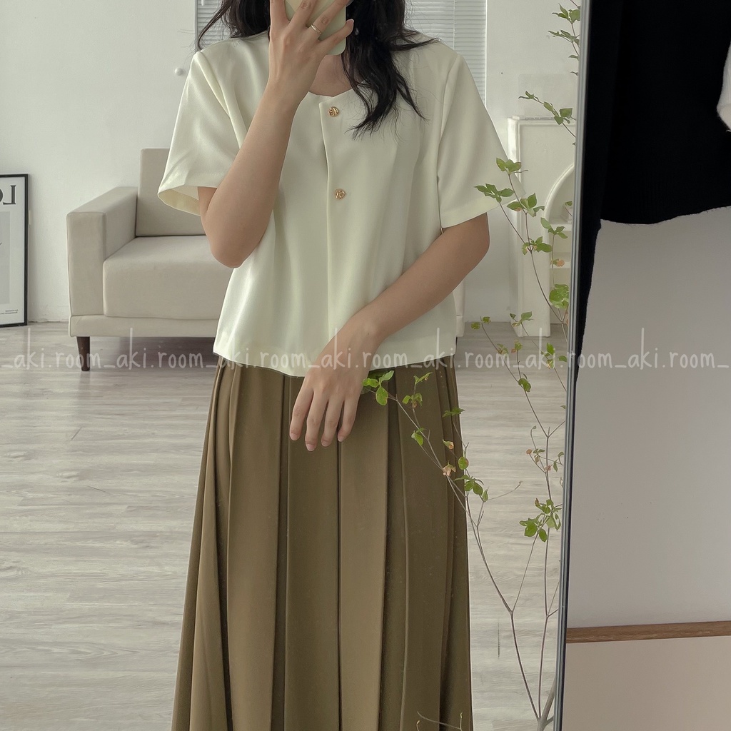 Áo blazer dáng ngắn cổ tròn hai cúc vàng có đệm vai mỏng 2259 | BigBuy360 - bigbuy360.vn