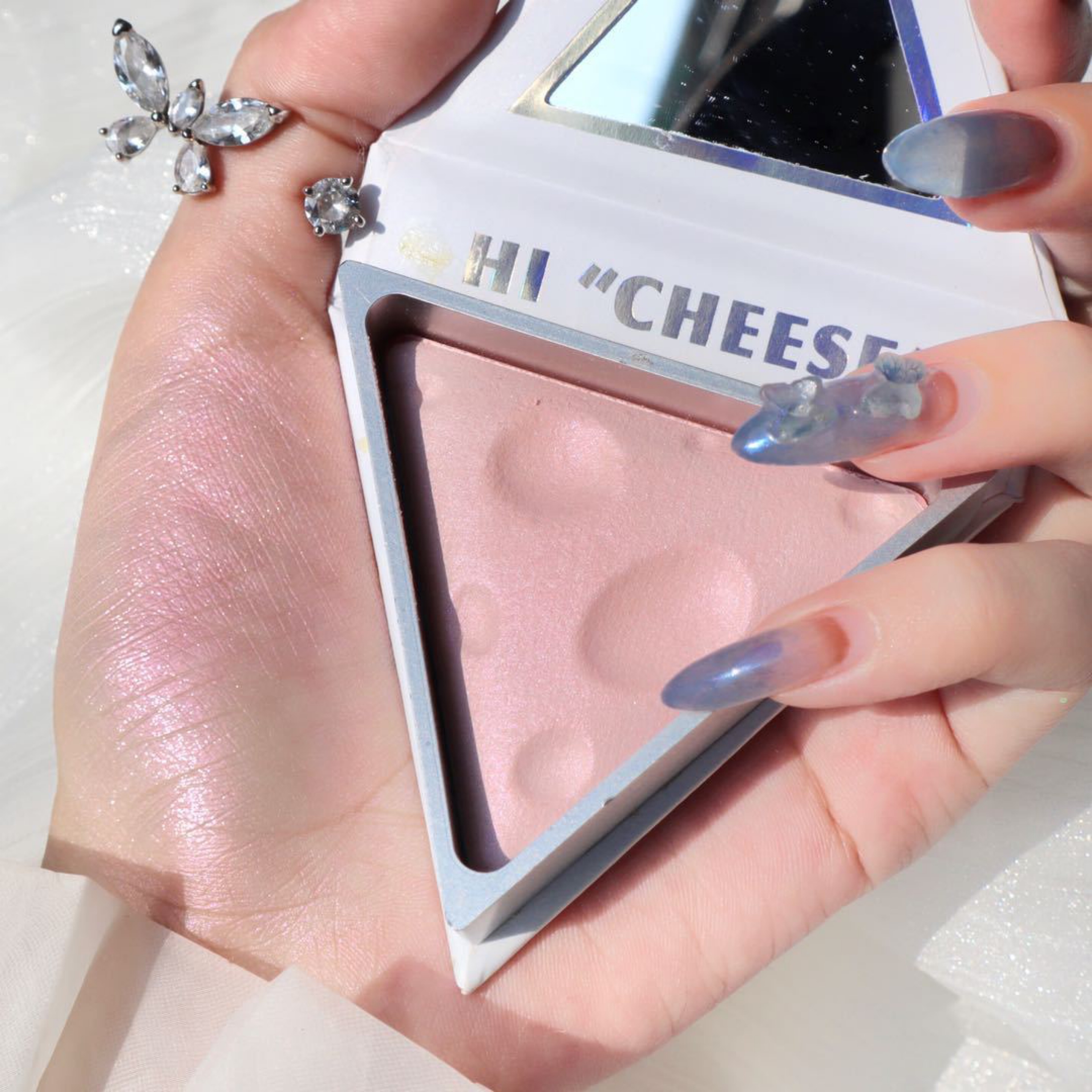 Bảng phấn bắt sáng + cọ NnUeDwE 5 màu tùy chọn lâu trôi chống thấm nước thiết kế hình phô mai xinh xắn | BigBuy360 - bigbuy360.vn