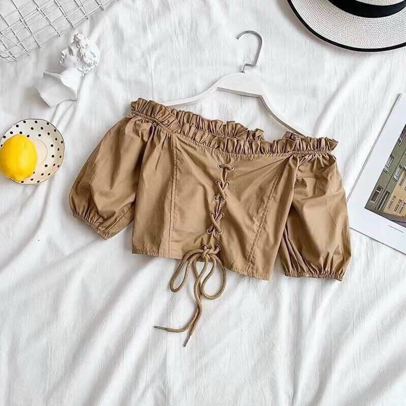 Áo croptop bẹt vai đan dây tay phồng.