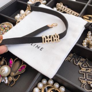Vòng chocker Dior, jadior