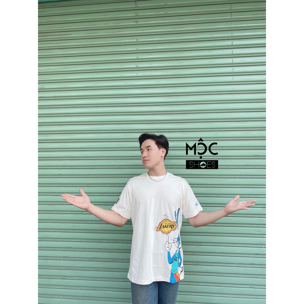 [CHÍNH HÃNG] Áo thun New Era Los Angeles Lakers in hình Thỏ Tune Squad màu Kem