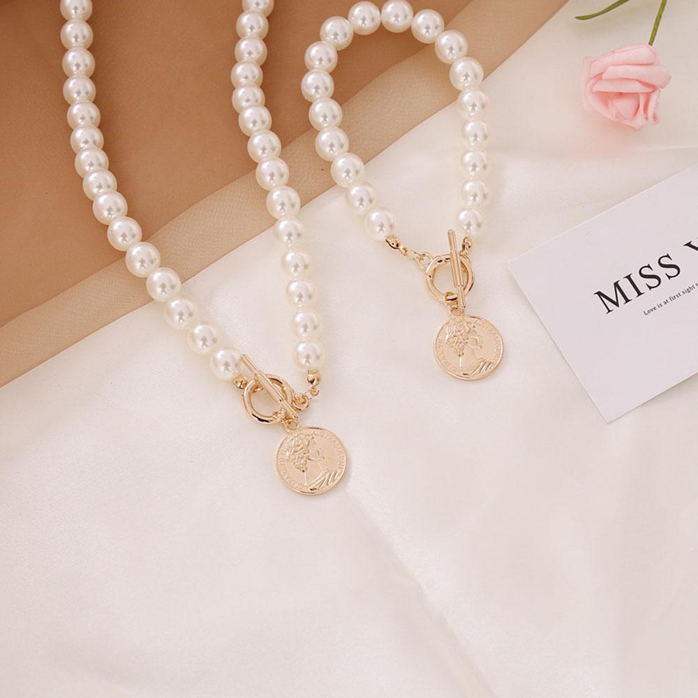 Dây Chuyền Mặt Chữ Queen Phong Cách Vintage