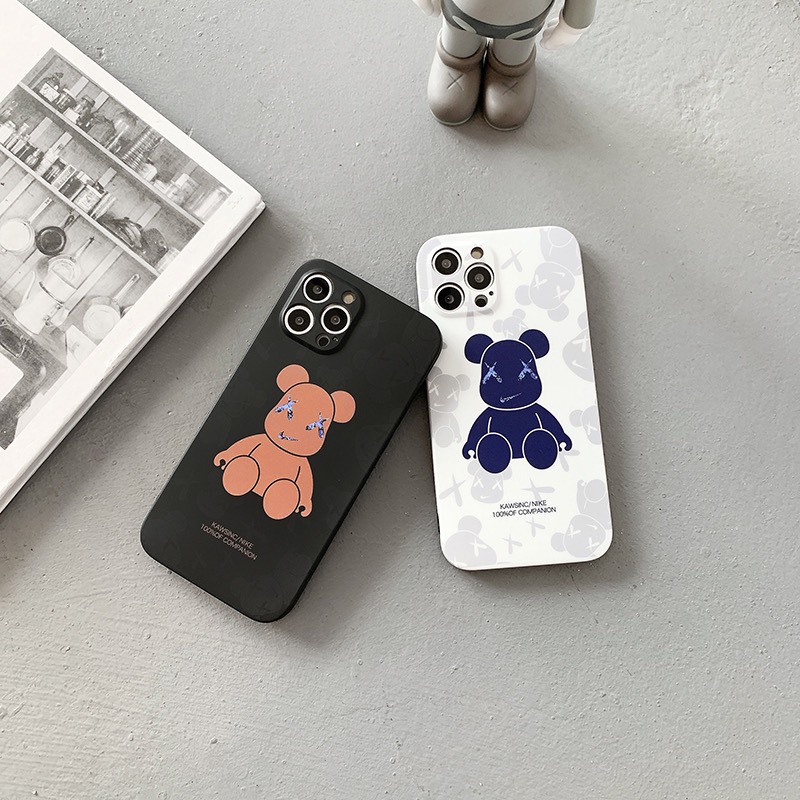Ốp lưng iphone hình gấu kaws kute chống sốc cạnh vuông bảo vệ camera 7plus/8plus/x/xs/xsmax/11/12/13/pro/promax