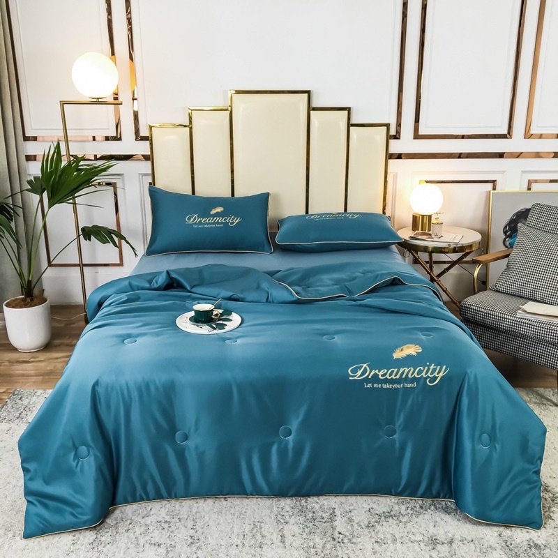 Chăn lụa lạnh hè thu, mền lụa siêu mềm mại thêu chữ Dreamcity sang trọng