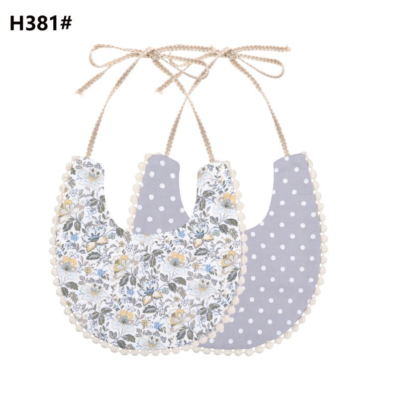 Yếm ăn có viền ren xinh xắn dành cho bé