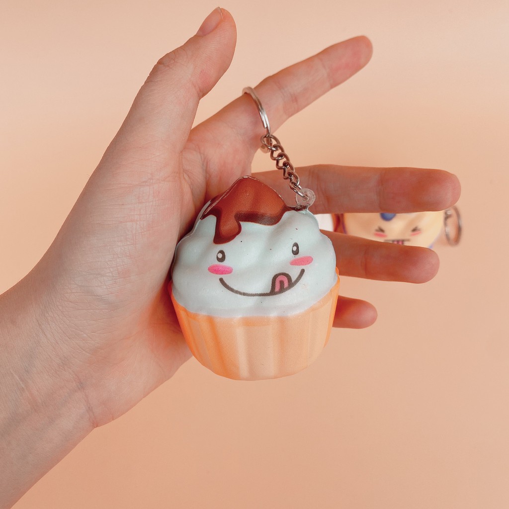 Squishy Cupcake Chibi chậm tăng thơm mềm có bao bì và móc khóa