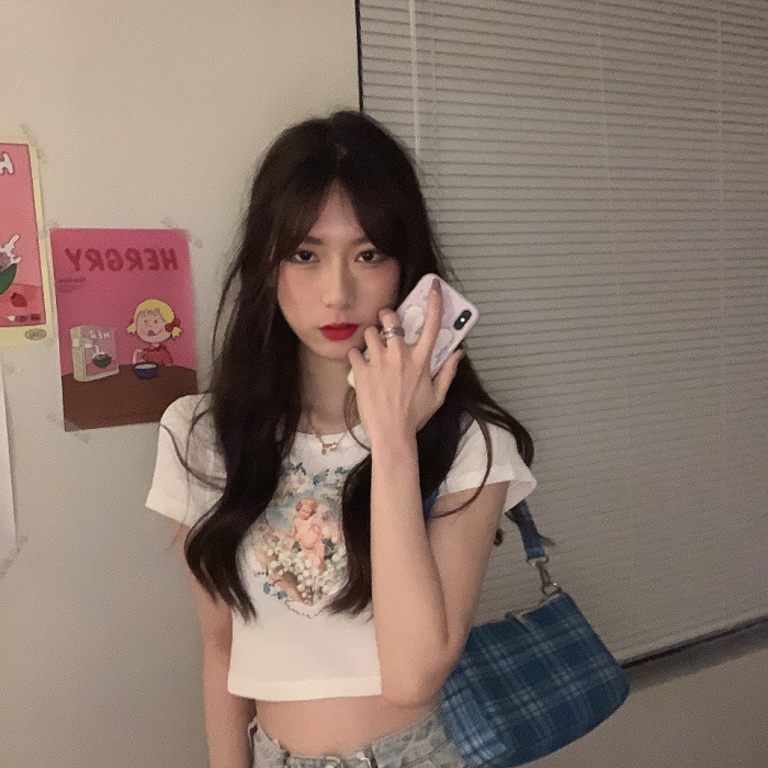 Áo croptop tay ngắn cổ tròn họa tiết thiên thần cho phái nữ