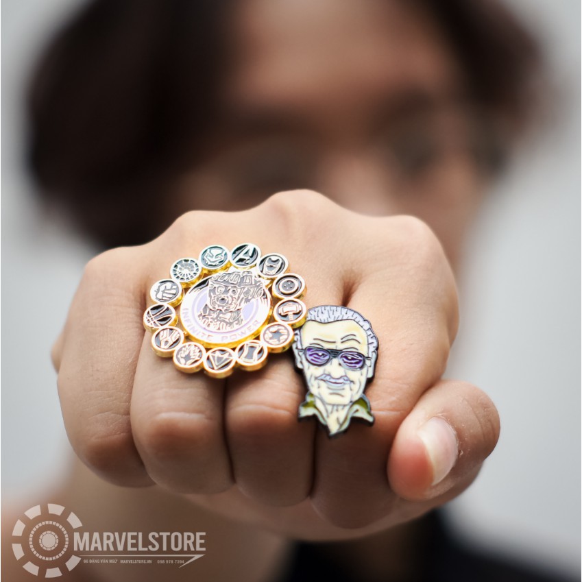 Huy hiệu cài áo Stan Lee