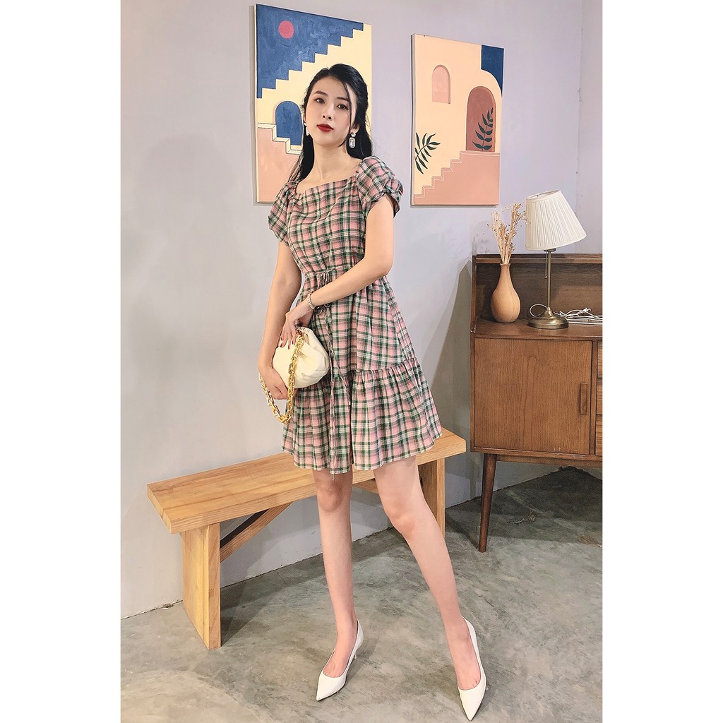 Đầm xòe kẻ caro ngắn tay, tay bồng bèo gấu DEW0298 - 92WEAR | BigBuy360 - bigbuy360.vn