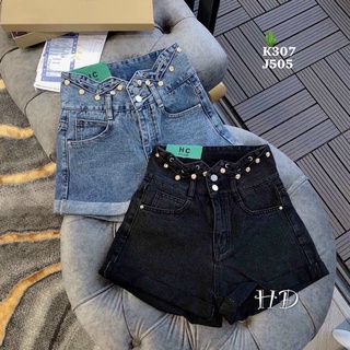 Quần short kiểu đính viền nút